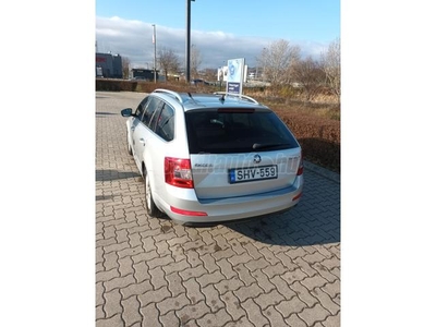 SKODA OCTAVIA Combi 1.6 CR TDI Ambition DSG Automata Panorámatető Navigáció Tempomat