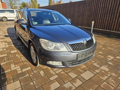 SKODA OCTAVIA Combi 2.0 TDI Elegance Xenon!4 x Ülés Fűtés! Tempomat!Bör!