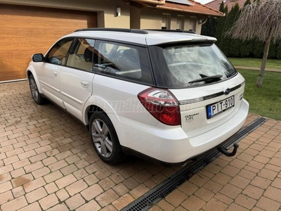 SUBARU LEGACY 2.0 D Active Gyöngyházfehér. szervízkönyv. új kuplung. vonóhorog