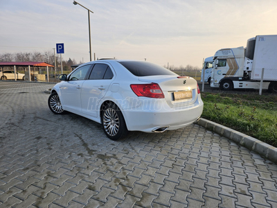 SUZUKI KIZASHI 2.4 SDLX CVT 4WD