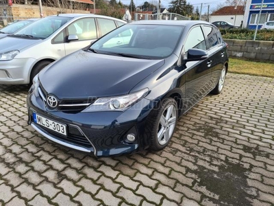 TOYOTA AURIS 1.6