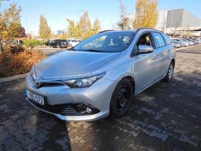 TOYOTA AURIS Touring Sports 1.33 Live 111Ekm!Magyar.vez.szervízkönyv!