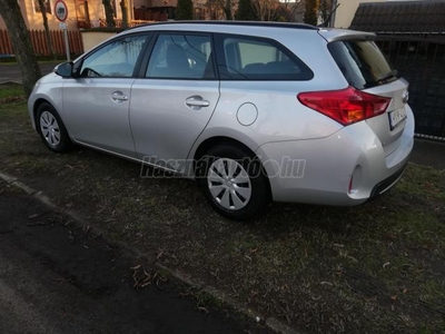 TOYOTA AURIS Touring Sports 1.33 Live ECO Magyarországi. egy tulaj. szervizkönyv