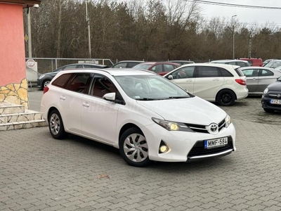 TOYOTA AURIS Touring Sports 2.0 D-4D Style MAGYAR LED ÚJGUMI PDC TEMP VEZCS S&S 2XDKLÍMA NAVI KAMERA HIFI ISOFIX EU5 SZKÖNY