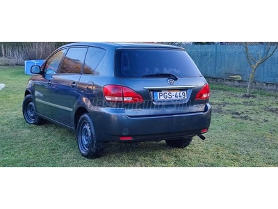 TOYOTA AVENSIS VERSO 2.0 D-4D