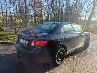 TOYOTA COROLLA Sedan 1.6 Luna Black Edition