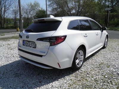 TOYOTA COROLLA Touring Sports 1.8 Hybrid Comfort Tech e-CVT Magyarországi. Szervizkönyv. Navigáció