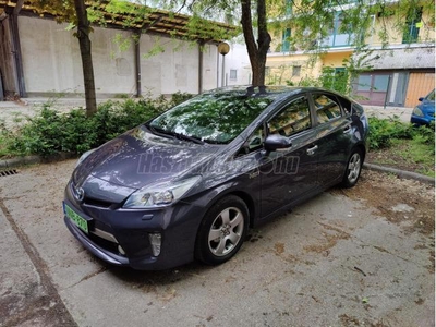 TOYOTA PRIUS PLUG-IN