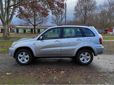 TOYOTA RAV 4 Rav4 2.0 D-4D 4x4 MEGKÍMÉLT. KORRÓZIÓMENTES