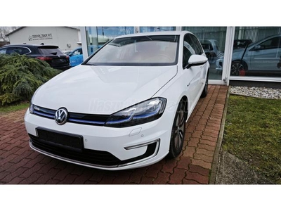 VOLKSWAGEN GOLF VII e-Golf KULCS NÉLKÜLI. LED. KAMERA. TÉLI CSOMAG!