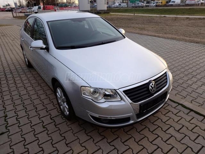 VOLKSWAGEN PASSAT 1.6 Comfortline 102LE / GYÁRI FÉNY / VEZ.SZERVIZKÖNYV / DIGITKLÍMA ÜLÉSFŰTÉS TEMPOMAT ALUFELNI