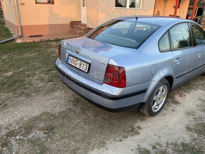 VOLKSWAGEN PASSAT V