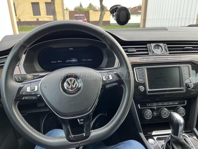 VOLKSWAGEN PASSAT Variant 2.0 TDI BMT SCR Highline Garantáltan sérülésmentes