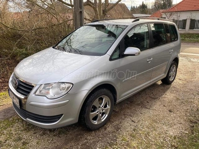 VOLKSWAGEN TOURAN 1.9 PD TDi Highline