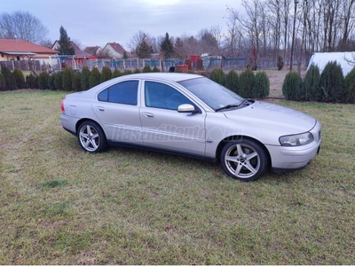 VOLVO S60 2.4 D [D5]