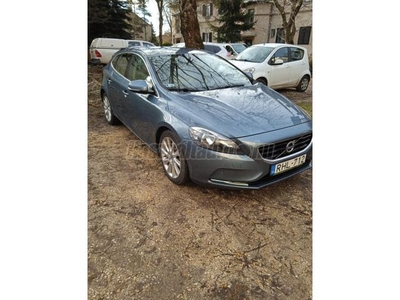 VOLVO V40 1.6 D [D2] Momentum