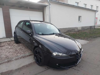 ALFA ROMEO 147 1.6 T. Spark Distinctive