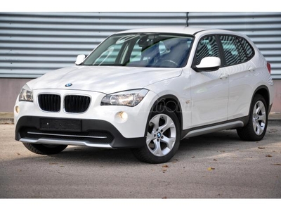 BMW X1 xDrive18d //SPORT ÜLÉS//TÉLI-NYÁRI KERÉKSZETT/SZERVIZKÖNYV//