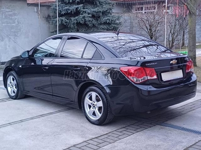 CHEVROLET CRUZE 1.6 LS Plus /157e.KM!KLÍMA!TEMPOMAT!8XLÉGZSÁK!RADAR!16ALU!SZERVIZKÖNYV!FRISS KÉT ÉV MŰSZAKI!