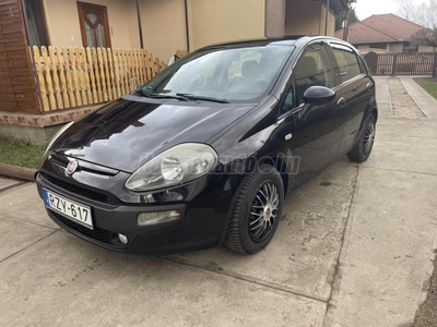 FIAT PUNTO EVO 1.4 Mair Dynamic Tolatóradar. Navigáció. Bluetooth