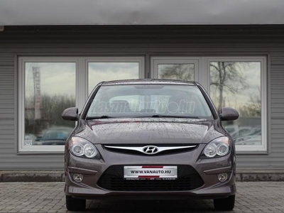 HYUNDAI I30 1.4i Life DIGIT-TEMPOMAT-GYÁRI'FÉNYEZÉS-SZERV.KÖNYV-82eKM