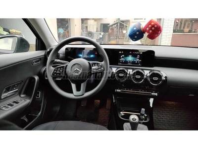 MERCEDES-BENZ A 180 Limuzin