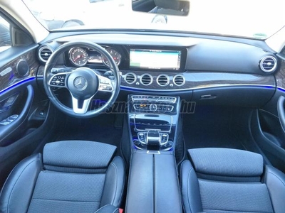 MERCEDES-BENZ E 220 d T 9G-TRONIC AVANTGARDE - Premium Line. Szalonáll. Sérmentes. Önparkoló. LED Mátrix. Téli cso