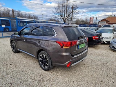 MITSUBISHI OUTLANDER 2.0 PHEV Instyle Navi 4WD CVT