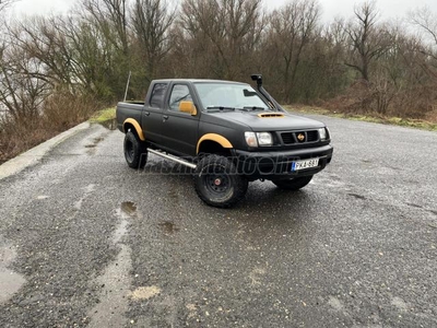 NISSAN PICK UP 2.5 4WD AVM ZÁRAK. KZ ADAGOLÓ. BF GOODRICH A/T. POLIURETÁN SZILENTEK!