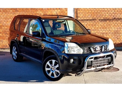 NISSAN X-TRAIL 2.0 dCi LE 8 kerék. V.horog. Szervizkönyv