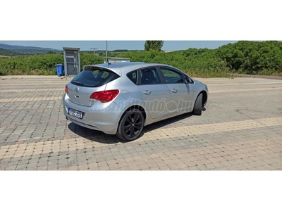 OPEL ASTRA J 1.4 T Cosmo (Automata)