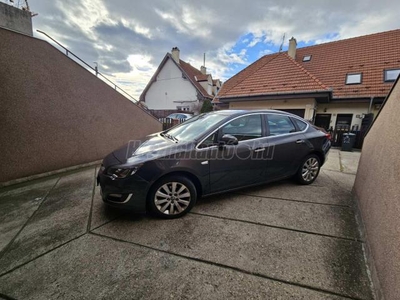 OPEL ASTRA J 1.7 CDTI Cosmo Sedan. megkímélt