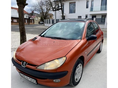 PEUGEOT 206 1.4 Presence PANORÁMATETÖ. Magyarországi 2. TULAJDONOSTÓL