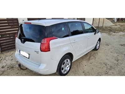 PEUGEOT 5008 1.6 HDi Allure