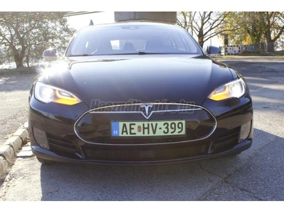 TESLA MODEL S 85 (Automata) ÁFA-S ÁR. AUTOPILOT. CCS. GEN 2-ES ÜLÉSEK. NYITHATÓ PANORÁMA TETŐ. LÉGRUGÓ