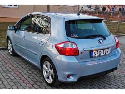 TOYOTA AURIS 1.8 HSD Sol Navi (Automata) Ecexutive kivitel