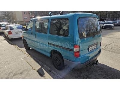 TOYOTA HI-ACE Hiace 2.4 D Glass Van