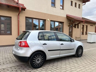 VOLKSWAGEN GOLF V 1.6 Comfortline