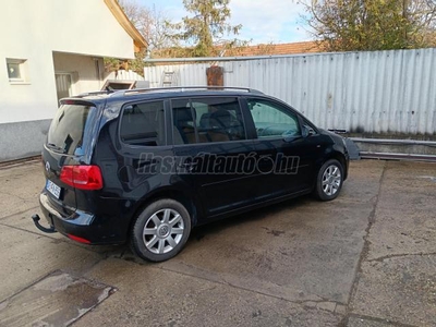 VOLKSWAGEN TOURAN 2.0 CR TDI Comfortline Szervízkönyv. manuális váltó. 2.0 motor. 7 személy