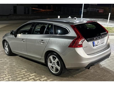 VOLVO V60 2.0 T Summum Powershift