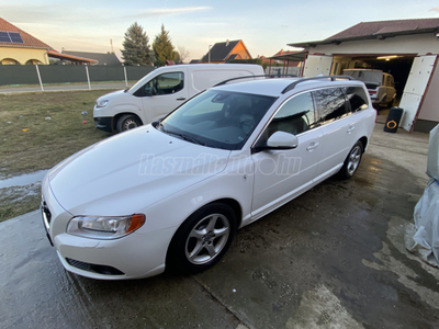 VOLVO V70 2.0 D [D4] Momentum Geartronic