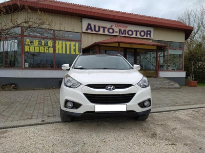 HYUNDAI IX 35 ix35 2.0 CRDi LP Comfort 4WD 4X4 GYÁRI FÉNYEZÉS DUPLA NYITHATÓ PANORÁMA TETŐ