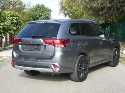 MITSUBISHI OUTLANDER 2.0 PHEV Instyle Navi 4WD CVT NAVIGÁCIÓ.ALCANTARA BELSŐ. LED MENETFÉNY