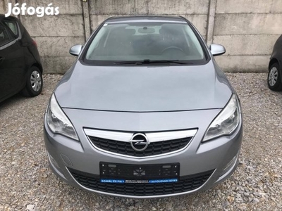 Opel Astra J 1.4 Sport Eco flex vonóhoroggal