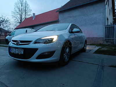 OPEL ASTRA J 1.4 T Enjoy