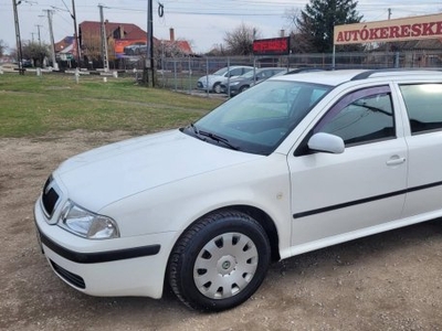 Skoda Octavia Combi 1.6 Ambiente