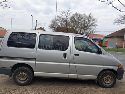 TOYOTA HI-ACE Hiace 2.4 D Glass Van