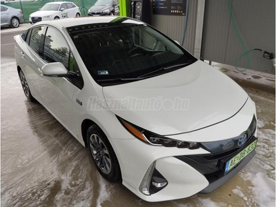 TOYOTA PRIUS PLUG-IN 1.8 PHV Executive + Solar e-CVT Sérülésmentes