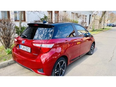 TOYOTA YARIS 1.5 Dual VVT-iE Selection Smart Red CVT 22000km automata