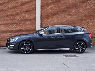 VOLVO V60 2.4 D [D6] PHEV AWD Summum Geartronic HIBRID-NAVI-XENON-BŐR-KOCCANÁSGÁTLÓ-ÁLLÓFŰTÉS-DIGITÁLISMŰSZERFAL-ÜLÉSFŰT-MEMÓRIA